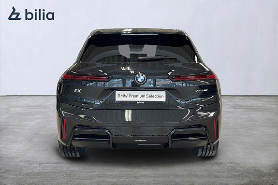 BMW iX 4 of 20