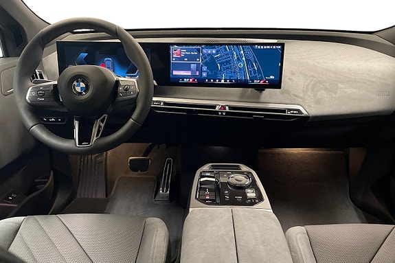 BMW iX 8 of 20