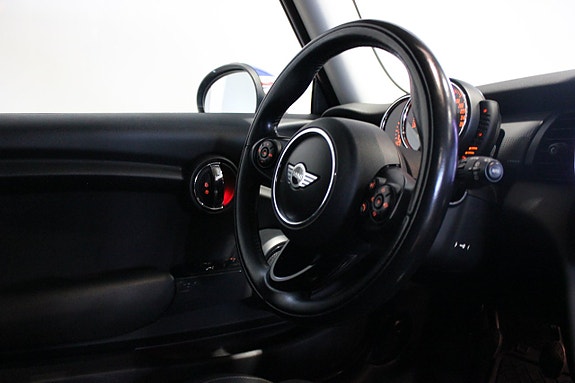 MINI Cooper 13 of 27