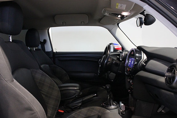 MINI Cooper 15 of 27