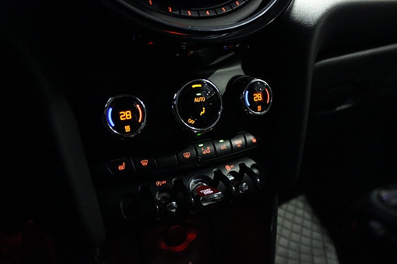 MINI Cooper 26 of 27