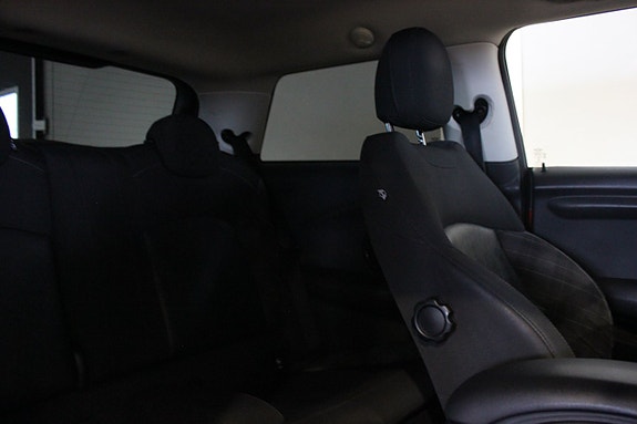 MINI Cooper 17 of 27