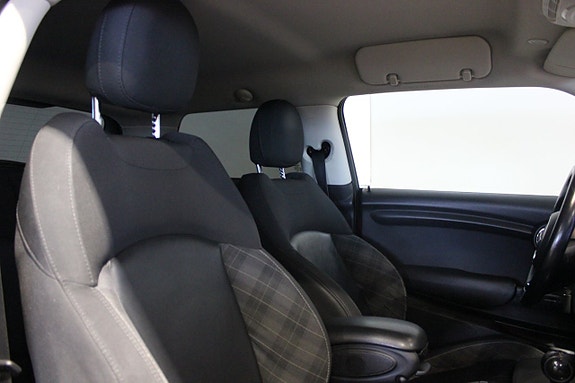MINI Cooper 16 of 27