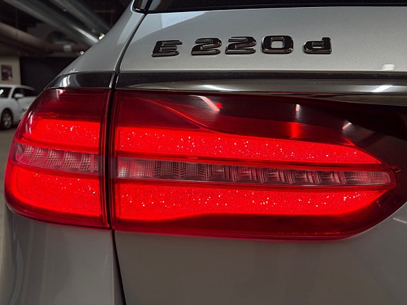 Mercedes-Benz E220 9 of 17