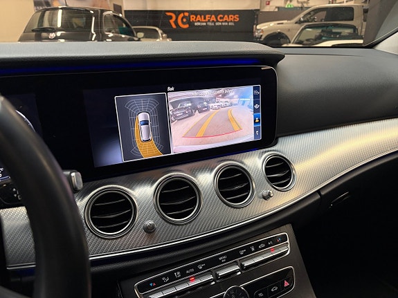 Mercedes-Benz E220 15 of 17