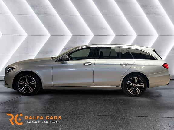 Mercedes-Benz E220 3 of 5