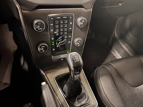 Volvo V40 Cross Country 8 of 10