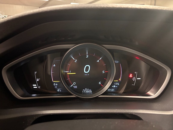 Volvo V40 Cross Country 10 of 10