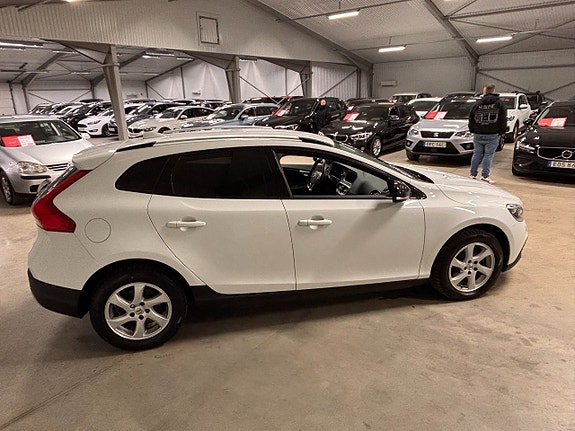 Volvo V40 Cross Country 3 of 10