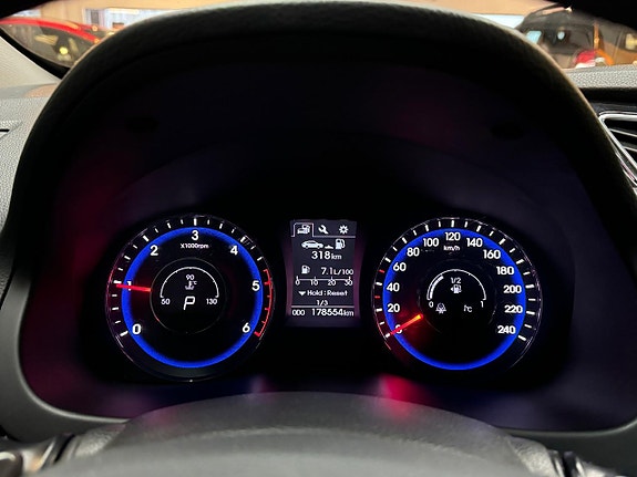 Hyundai i40 9 of 18