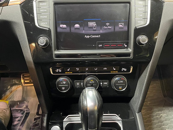 Volkswagen Passat Alltrack 13 of 20