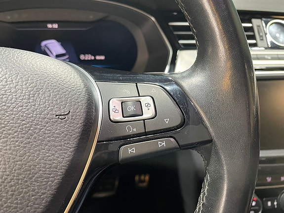Volkswagen Passat Alltrack 10 of 20