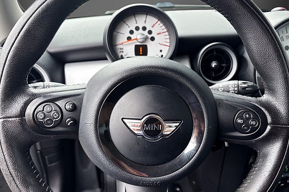 MINI Cooper 10 of 13