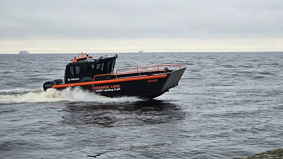 TS Boats hyttbåt med bogramp tillverkad i HDPE 3 of 11
