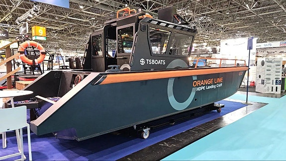 TS Boats hyttbåt med bogramp tillverkad i HDPE 5 of 11