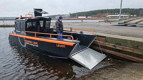 TS Boats hyttbåt med bogramp tillverkad i HDPE 2 of 11