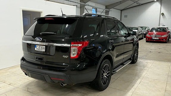 Ford Explorer 11 of 27