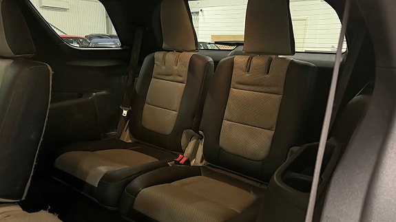 Ford Explorer 22 of 27