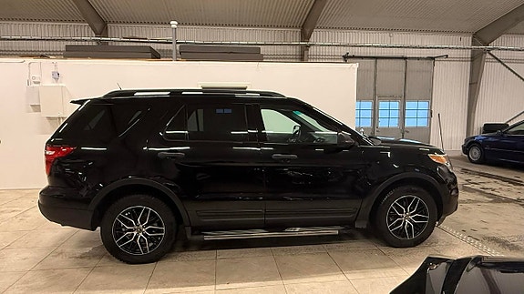 Ford Explorer 8 of 27