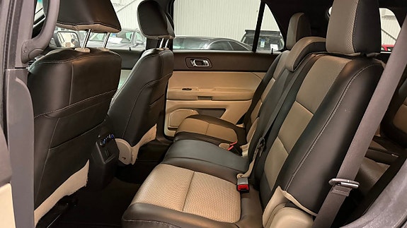 Ford Explorer 21 of 27