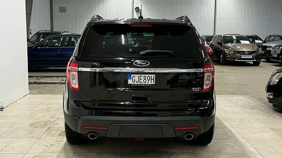 Ford Explorer 10 of 27