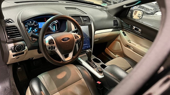 Ford Explorer 17 of 27