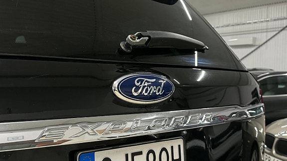Ford Explorer 14 of 27