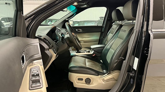 Ford Explorer 15 of 27