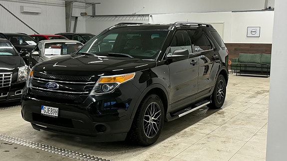 Ford Explorer 3 of 5