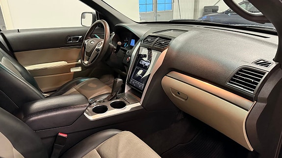 Ford Explorer 24 of 27