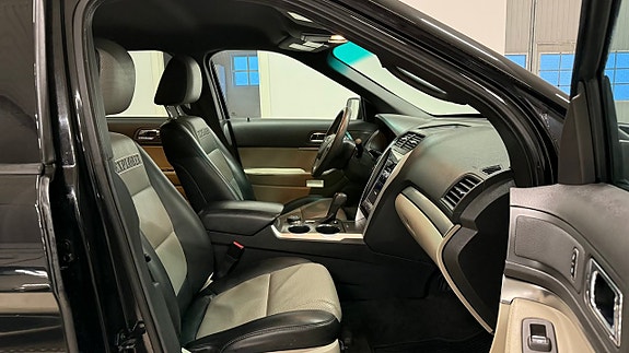 Ford Explorer 23 of 27