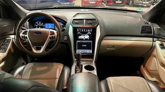 Ford Explorer 25 of 27