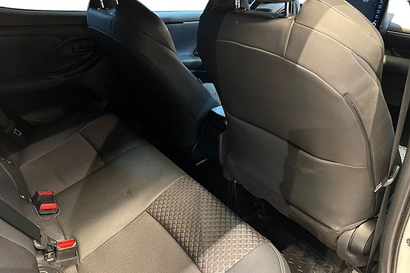 Toyota Yaris 8 of 22