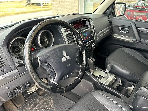 Mitsubishi Pajero 26 of 30