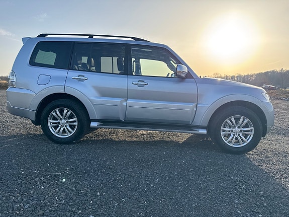 Mitsubishi Pajero 23 of 30
