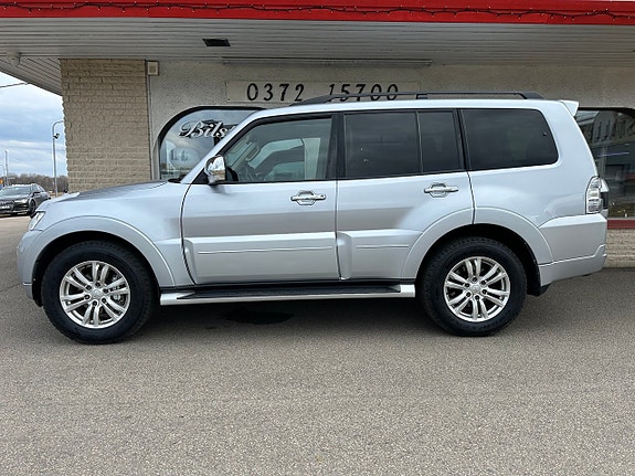 Mitsubishi Pajero 2 of 5