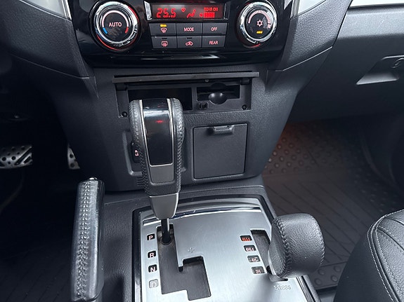 Mitsubishi Pajero 17 of 30