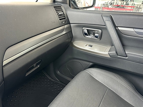 Mitsubishi Pajero 25 of 30