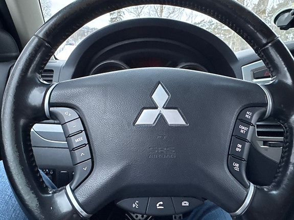 Mitsubishi Pajero 21 of 30
