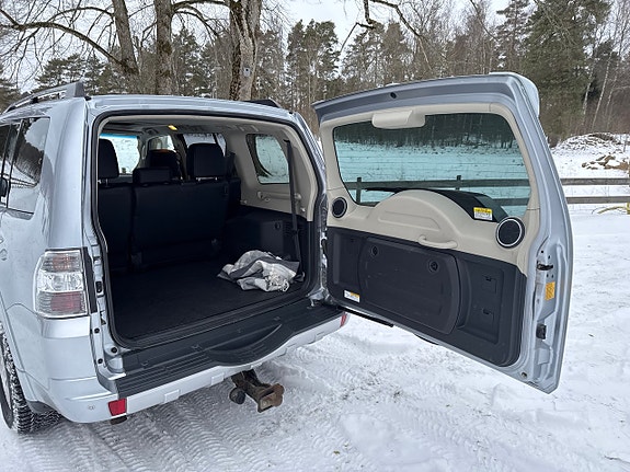 Mitsubishi Pajero 13 of 30