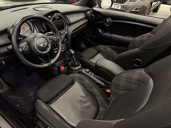 MINI Cooper 8 of 15