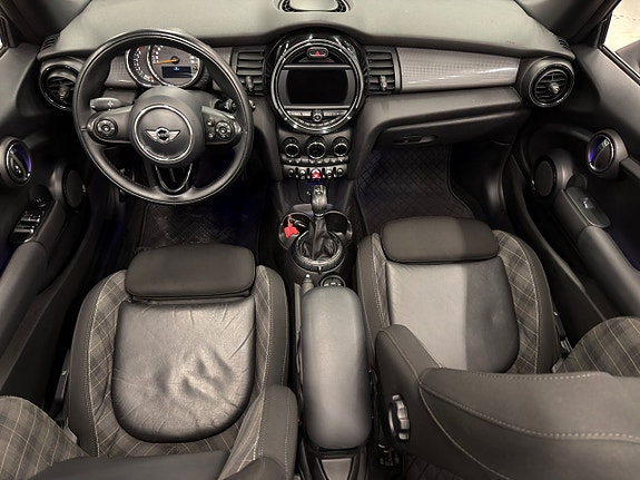 MINI Cooper 11 of 15