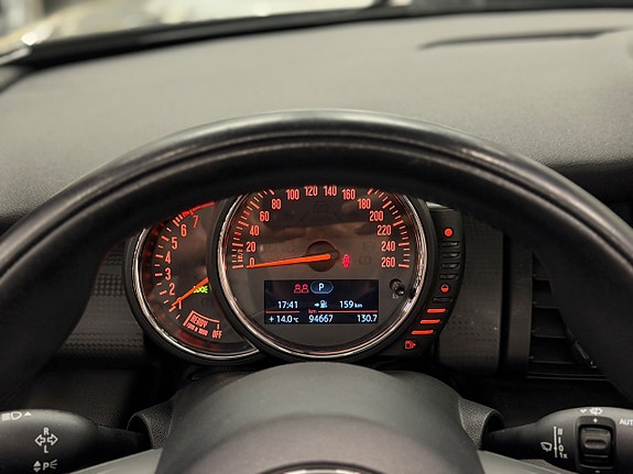 MINI Cooper 13 of 15