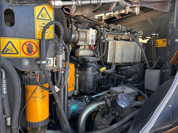 JCB 413S 5 of 5