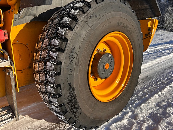 JCB 413S 3 of 5