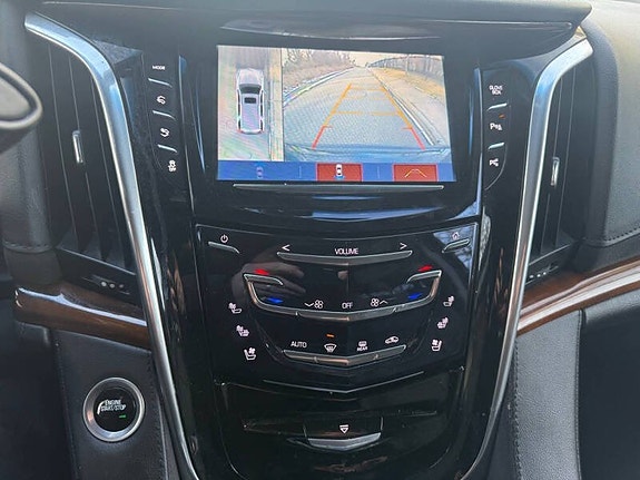 Cadillac Escalade 8 of 9