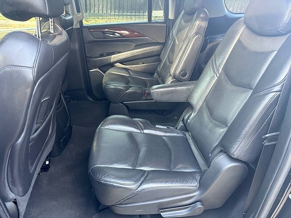 Cadillac Escalade 6 of 9