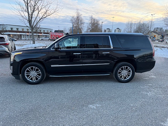 Cadillac Escalade 3 of 5