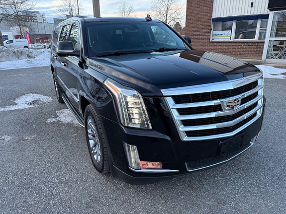 Cadillac Escalade 4 of 5