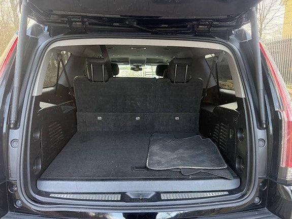Cadillac Escalade 9 of 9